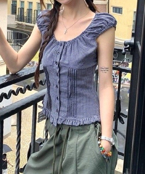 SHEENA(シーナ)の「チェック柄パフスリーブ裾フリルブラウス(シャツ/ブラウス・レディース・ネイビー・M)」の14枚目の写真