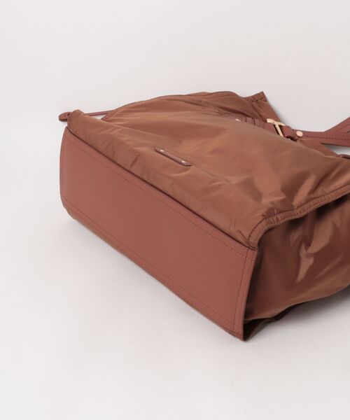 COLE HAAN（コールハーン）の「シブヤ シリーズ ナイロン ノースサウス トート womens（トートバッグ・レディース・ブラウン・OSFA）」の6枚目の写真
