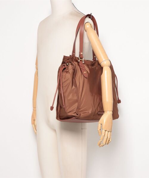COLE HAAN（コールハーン）の「シブヤ シリーズ ナイロン ノースサウス トート womens（トートバッグ・レディース・ブラウン・OSFA）」の8枚目の写真