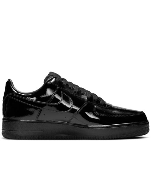 NIKE(ナイキ)の「ナイキ エア フォース 1 '07 エナメルレザー メンズシューズ / Nike Air Force 1 '07 Patent Leather Men's Shoes IV2857-010 Black(スニーカー・メンズ・ブラック・29.5/30/26.5/26/28/25.5/25/24.5/24/29/28.5/27.5/27)」の5枚目の写真
