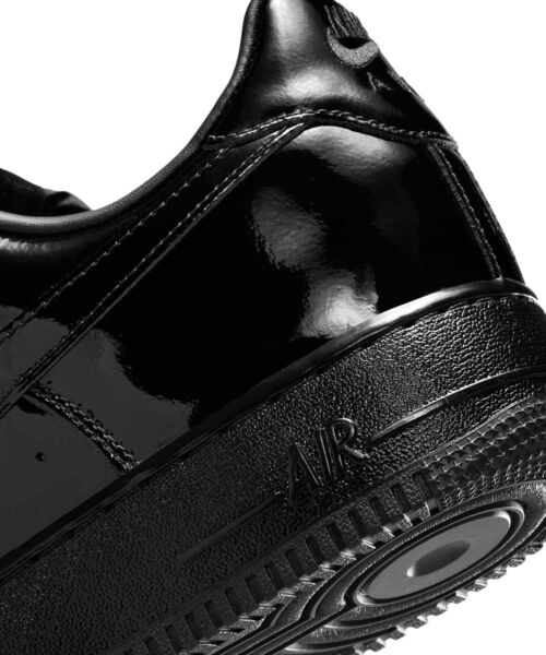NIKE(ナイキ)の「ナイキ エア フォース 1 '07 エナメルレザー メンズシューズ / Nike Air Force 1 '07 Patent Leather Men's Shoes IV2857-010 Black(スニーカー・メンズ・ブラック・29.5/30/26.5/26/28/25.5/25/24.5/24/29/28.5/27.5/27)」の10枚目の写真