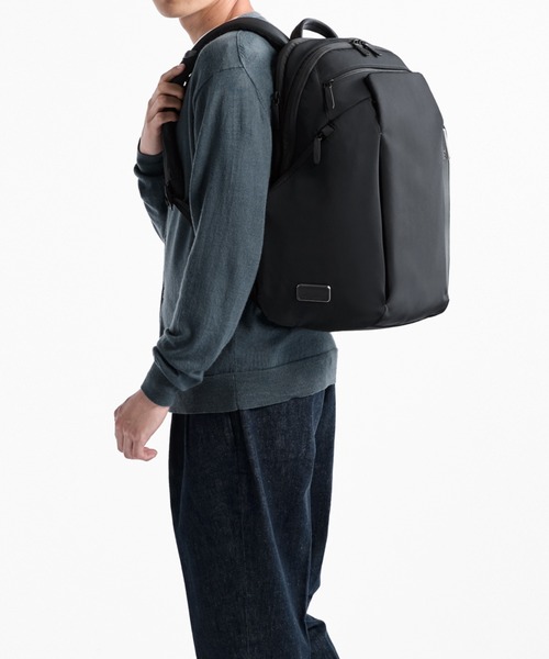 TUMI(トゥミ)の「TUMI AXIS ラージ・バックパック・25L(A4/PC15インチまで対応)(バックパック/リュック・メンズ・ネイビー/ブラック・FREE)」の4枚目の写真