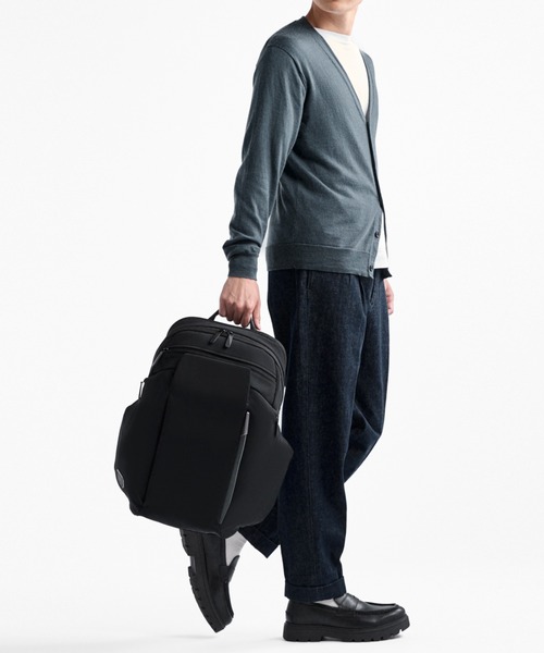 TUMI(トゥミ)の「TUMI AXIS ラージ・バックパック・25L(A4/PC15インチまで対応)(バックパック/リュック・メンズ・ネイビー/ブラック・FREE)」の5枚目の写真