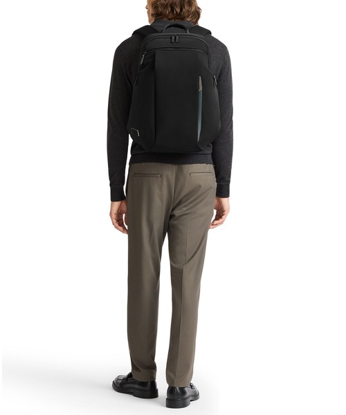 TUMI(トゥミ)の「TUMI AXIS ラージ・バックパック・25L(A4/PC15インチまで対応)(バックパック/リュック・メンズ・ネイビー/ブラック・FREE)」の8枚目の写真