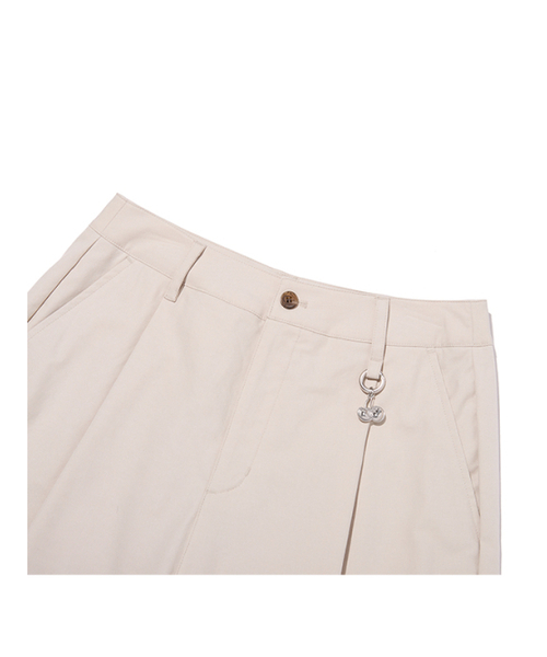 KIRSH（キルシー）の「ピンタックツーボタンバミューダショーツ[ライトベージュ]（その他パンツ・レディース・その他・SMALL/MEDIUM）」の3枚目の写真