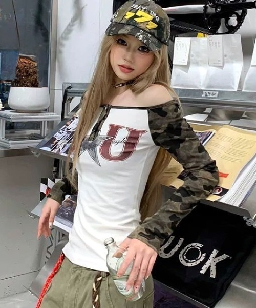 SHEENA(シーナ)の「【秋冬新作】ラグランカモフラ柄オフショルロンT/長袖Tシャツ(Tシャツ/カットソー・レディース・ブラック/ホワイト・M)」の8枚目の写真