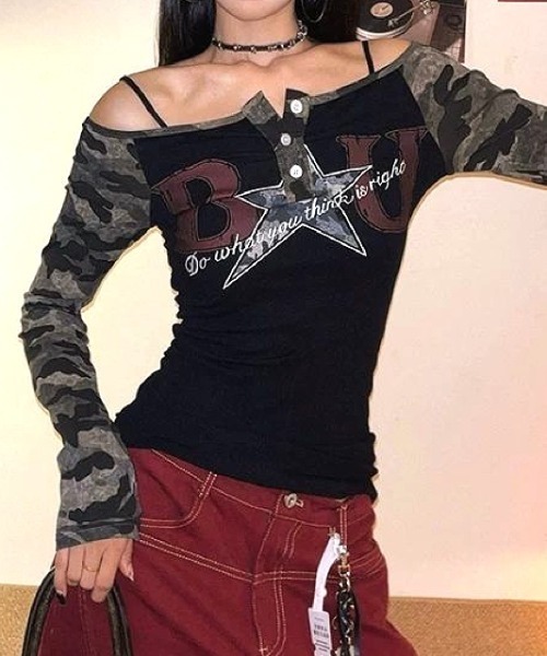 SHEENA(シーナ)の「【秋冬新作】ラグランカモフラ柄オフショルロンT/長袖Tシャツ(Tシャツ/カットソー・レディース・ブラック/ホワイト・M)」の13枚目の写真