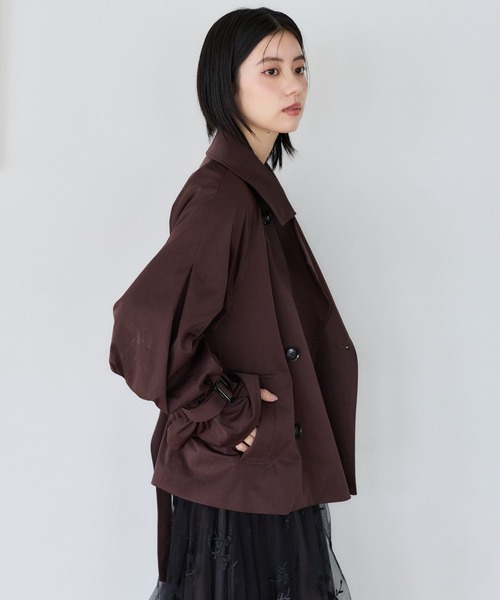 mysty woman(ミスティウーマン)の「ボリュームスリーブショートトレンチ 1077991(トレンチコート・レディース・ベージュ/ブラウン・FREE)」の1枚目の写真