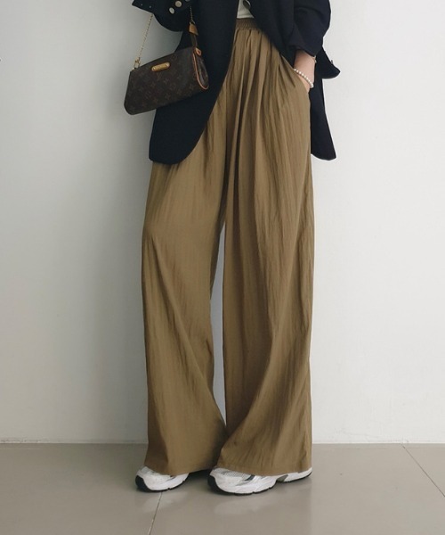 LUCPY(ラクピー)の「ナチュラルワイドイージーパンツ(その他パンツ・レディース・ブラック/ダークグレー/ブラウン/ライトグリーン・FREE)」の3枚目の写真