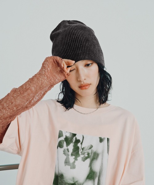 LEPSIM(レプシィム)の「ピグメント風ビーニー 1023699(ニットキャップ/ビーニー・レディース・レッド/ブラック・ONE SIZE)」の2枚目の写真