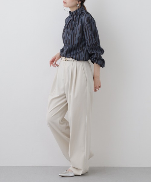 EGLANTINE（エグランティーヌ）の「EGLANTINE セットアップ対応 タックハイネック幾何柄プリントブラウス（シャツ/ブラウス・レディース・ダークブラウン/ブラック・38）」の22枚目の写真