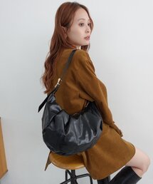 ギャザー使いニュアンス金具ショルダーバッグ