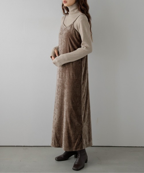 AMELY(エミリー)の「クラッシュベロア/キャミワンピース/ロング丈/Iライン/オケージョン(サロペット/オーバーオール・レディース・ブラウン/グレー/ボルドー・フリー)」の7枚目の写真