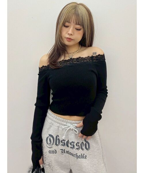 EVRIS（エヴリス）の「レースドッキングオフショルニットトップス（ニット/セーター・レディース・ホワイト/ピンク/ブラック・FREE）」の2枚目の写真