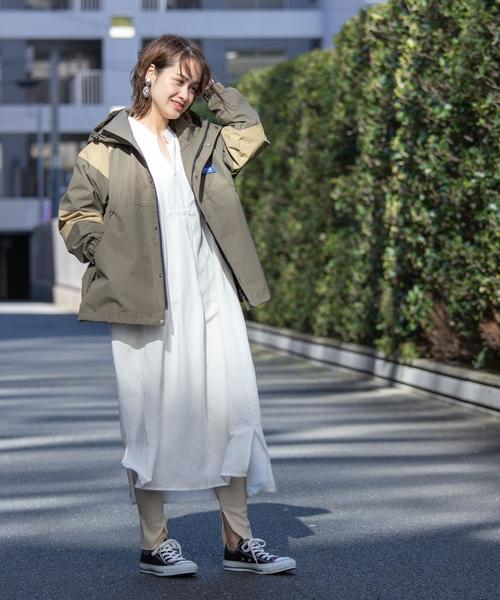 coen(コーエン)の「リネンレーヨンロングスリーブワンピース(ロングワンピース)(ワンピース・レディース・ブラック/オフホワイト・FREE)」の4枚目の写真