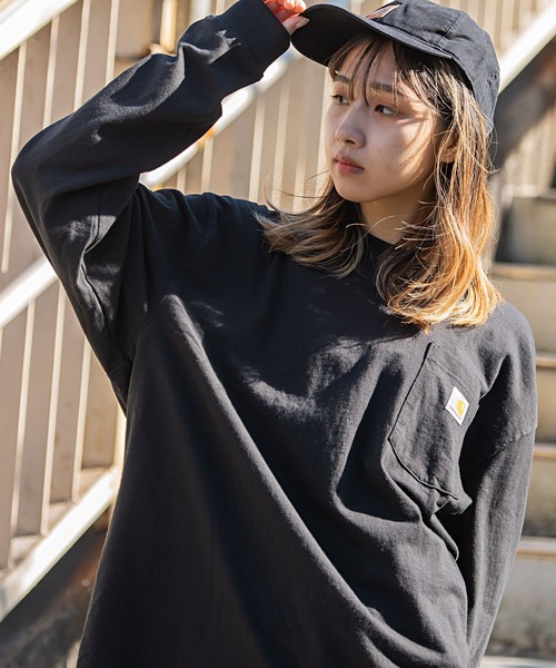 Carhartt(カーハート)の「『Carhartt/カーハート』ワンポイントポケット付きクルーネック長袖Tシャツ(Tシャツ/カットソー・メンズ・ブラック/ダークブラウン/ネイビー/ヘザーグレー/ブラウン系その他/グリーン系その他/バーガンディー/グリーン・M/L/XL/S)」の2枚目の写真