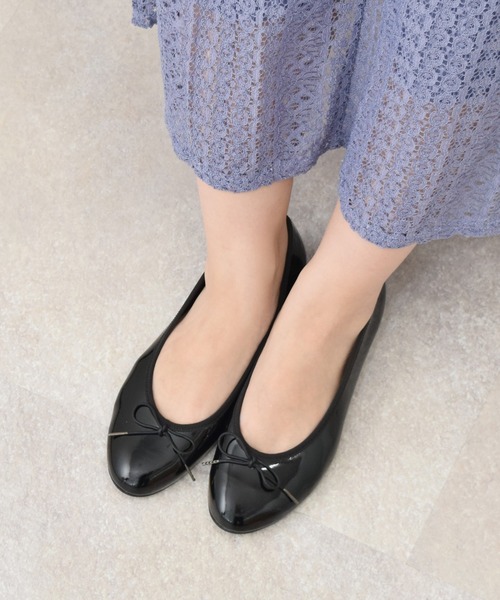 Bridget Birkin（ブリジットバーキン）の「【Bridget Birkin】ラウンドトゥリボンレインフラットパンプス(514003)（レインシューズ・レディース・ブラック/ピンク/イエロー/ライトベージュ・23/24/22.5/24.5/23.5）」の2枚目の写真