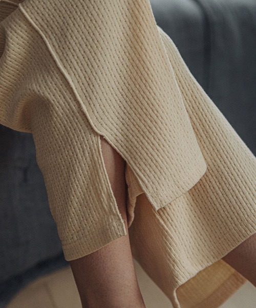 ACCL（エーシーシーエル）の「横スリットリラックスワイドパンツ（その他パンツ・レディース・オフホワイト/ダークパープル/モカ・FREE）」の7枚目の写真