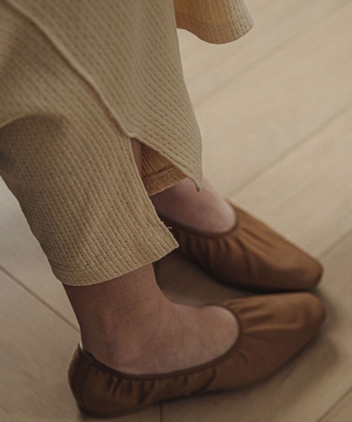 ACCL（エーシーシーエル）の「横スリットリラックスワイドパンツ（その他パンツ・レディース・オフホワイト/ダークパープル/モカ・FREE）」の8枚目の写真