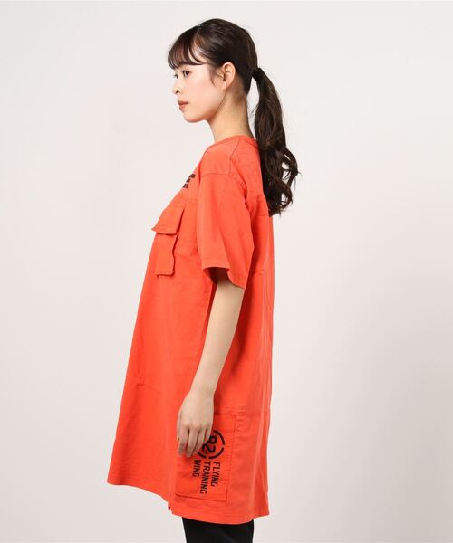 AVIREX（アヴィレックス）の「フェイドウォッシュポケットワンピース/ FADE WASH POCKET ONEPIECE（ワンピース・レディース・オレンジ/オリーブ/チャコール/オフホワイト・FREE）」の6枚目の写真