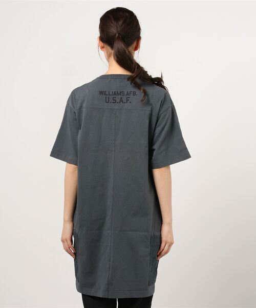 AVIREX（アヴィレックス）の「フェイドウォッシュポケットワンピース/ FADE WASH POCKET ONEPIECE（ワンピース・レディース・オレンジ/オリーブ/チャコール/オフホワイト・FREE）」の5枚目の写真