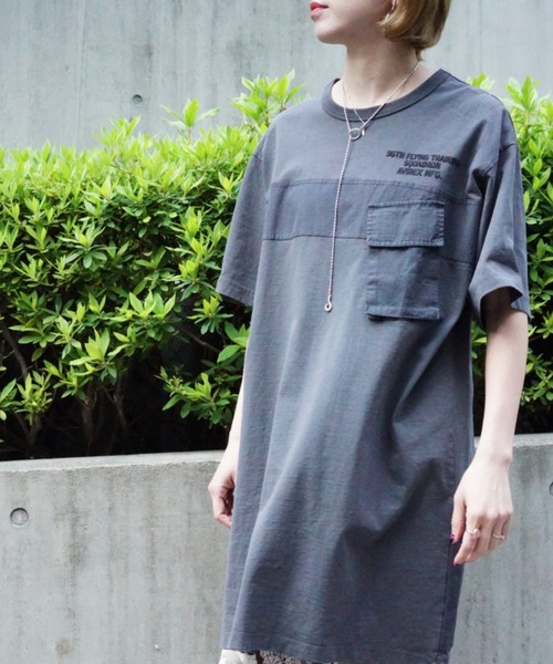 AVIREX（アヴィレックス）の「フェイドウォッシュポケットワンピース/ FADE WASH POCKET ONEPIECE（ワンピース・レディース・オレンジ/オリーブ/チャコール/オフホワイト・FREE）」の2枚目の写真