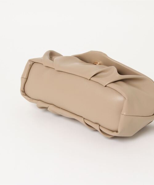 MERCURYDUO（マーキュリーデュオ）の「フェイクレザーギャザークラッチバッグ（クラッチバッグ・レディース・ベージュ/ミント・FREE）」の3枚目の写真