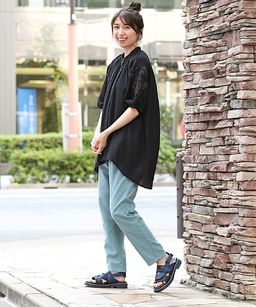 チチカカ（チチカカ）の「カラーピーチテーパードパンツ（その他パンツ・レディース・グリーン/マスタード/チャコールグレー・LARGE/MEDIUM）」の6枚目の写真