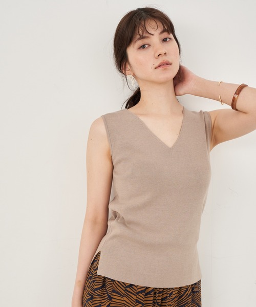 YECCA VECCA（イェッカヴェッカ）の「P.ウォッシャブルノースリーブニット　＊（ニット/セーター・レディース・グレー/ベージュ/ブラウン/ライトグリーン・FREE）」の4枚目の写真