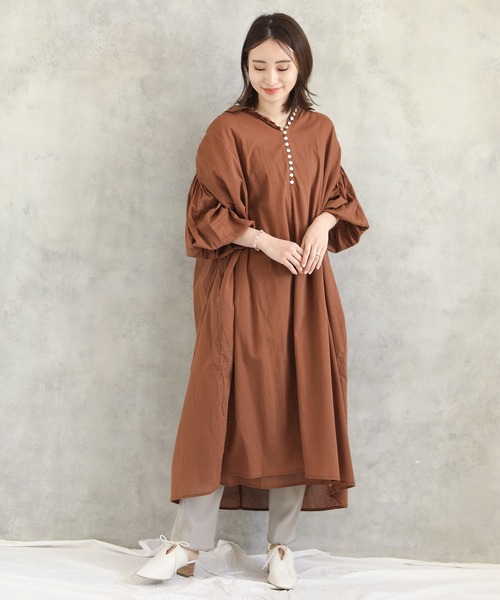 audrey and john wad(オードリーアンドジョンワッド)の「インド綿エリ付ギャザー(ワンピース・レディース・ブラック/ブラウン・M)」の5枚目の写真