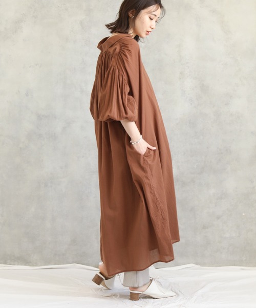 audrey and john wad(オードリーアンドジョンワッド)の「インド綿エリ付ギャザー(ワンピース・レディース・ブラック/ブラウン・M)」の6枚目の写真