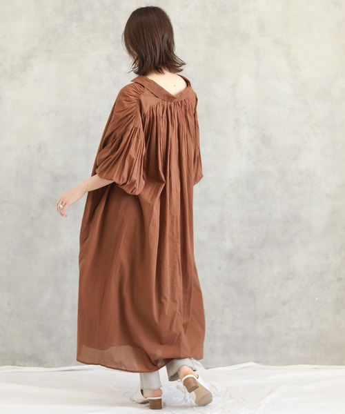 audrey and john wad(オードリーアンドジョンワッド)の「インド綿エリ付ギャザー(ワンピース・レディース・ブラック/ブラウン・M)」の7枚目の写真