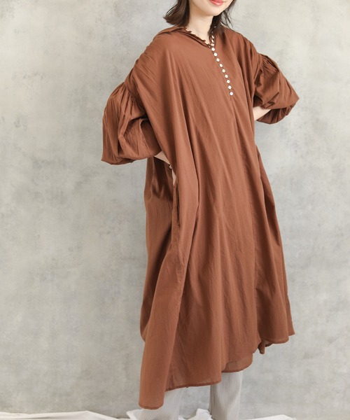 audrey and john wad(オードリーアンドジョンワッド)の「インド綿エリ付ギャザー(ワンピース・レディース・ブラック/ブラウン・M)」の8枚目の写真