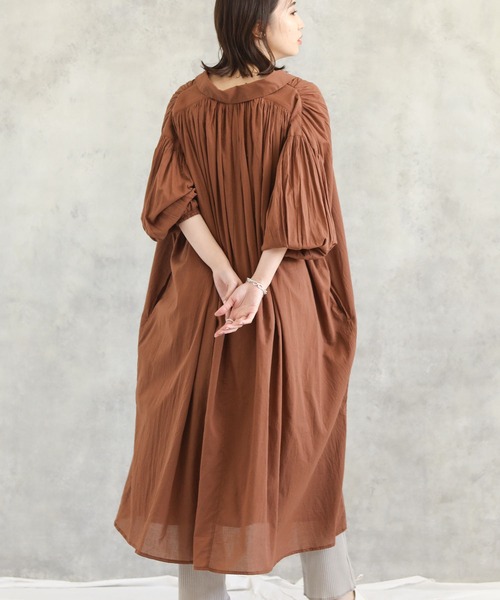 audrey and john wad(オードリーアンドジョンワッド)の「インド綿エリ付ギャザー(ワンピース・レディース・ブラック/ブラウン・M)」の10枚目の写真