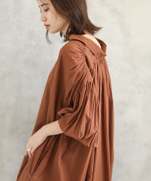 audrey and john wad(オードリーアンドジョンワッド)の「インド綿エリ付ギャザー(ワンピース・レディース・ブラック/ブラウン・M)」の12枚目の写真