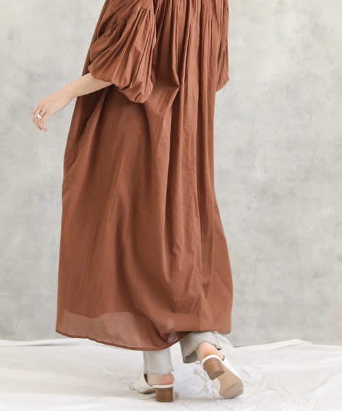 audrey and john wad(オードリーアンドジョンワッド)の「インド綿エリ付ギャザー(ワンピース・レディース・ブラック/ブラウン・M)」の16枚目の写真