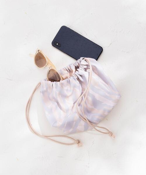 coen by SIZU（コーエンバイシズ）の「coen by SIZU プリント巾着バッグ（ショルダーバッグ・レディース・ベージュ/ピンク・FREE）」の2枚目の写真