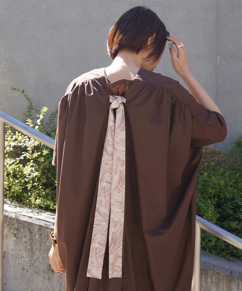 NICOLE white（ニコルホワイト）の「後ろリボンワンピース（ワンピース・レディース・ブラウン/カーキ/ブラック・FREE）」の16枚目の写真