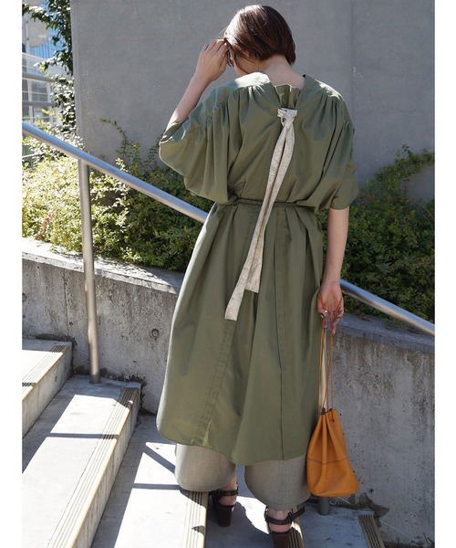 NICOLE white（ニコルホワイト）の「後ろリボンワンピース（ワンピース・レディース・ブラウン/カーキ/ブラック・FREE）」の21枚目の写真