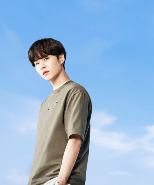 FILA(フィラ)の「Restock【FILA/フィラ】2021SS SUMMER COLLECTION BTS 着用モデルTシャツ ※限定クリアファイル付き(Tシャツ/カットソー・メンズ・カーキ・FREE)」の8枚目の写真
