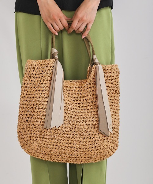 Bou Jeloud（ブージュルード）の「コンビカラーリボン手編みトート（かごバッグ・レディース・ブラック/ベージュ・FREE）」の3枚目の写真