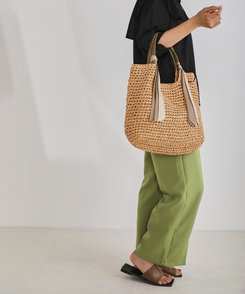 Bou Jeloud（ブージュルード）の「コンビカラーリボン手編みトート（かごバッグ・レディース・ブラック/ベージュ・FREE）」の4枚目の写真