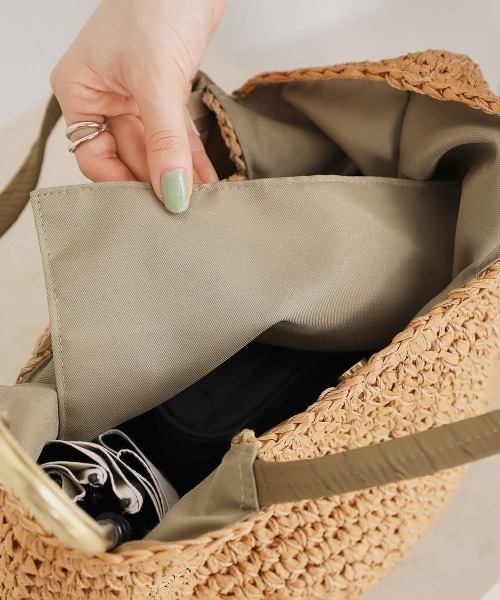 Bou Jeloud（ブージュルード）の「コンビカラーリボン手編みトート（かごバッグ・レディース・ブラック/ベージュ・FREE）」の6枚目の写真