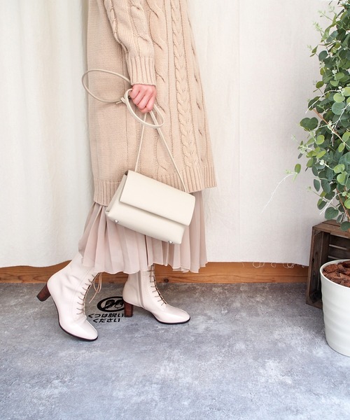 apres（アプレ）の「レ-スアップブーツ　-8650361（ブーツ・レディース・ブラック/グレー/オフホワイト/ライトブラウン・22.5cm/23.5cm/24.5cm/23.0cm/24.0cm）」の7枚目の写真