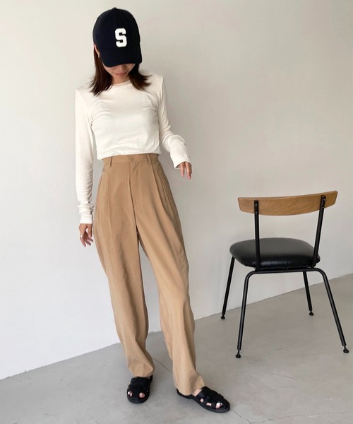 CANAL JEAN(キャナルジーン)の「RED CHOP WORKS(レッドチョップワークス) レーヨン混タックテーパードパンツ(その他パンツ・レディース・ブラック/ベージュ/パープル・38/36)」の3枚目の写真
