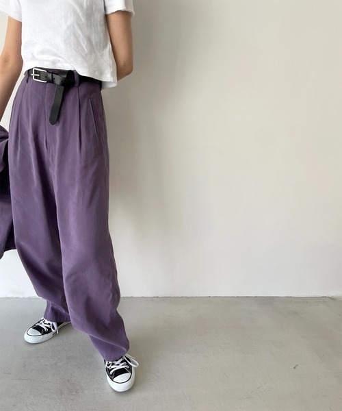 CANAL JEAN(キャナルジーン)の「RED CHOP WORKS(レッドチョップワークス) レーヨン混タックテーパードパンツ(その他パンツ・レディース・ブラック/ベージュ/パープル・38/36)」の1枚目の写真