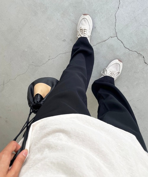 CANAL JEAN(キャナルジーン)の「RED CHOP WORKS(レッドチョップワークス) レーヨン混タックテーパードパンツ(その他パンツ・レディース・ブラック/ベージュ/パープル・38/36)」の2枚目の写真