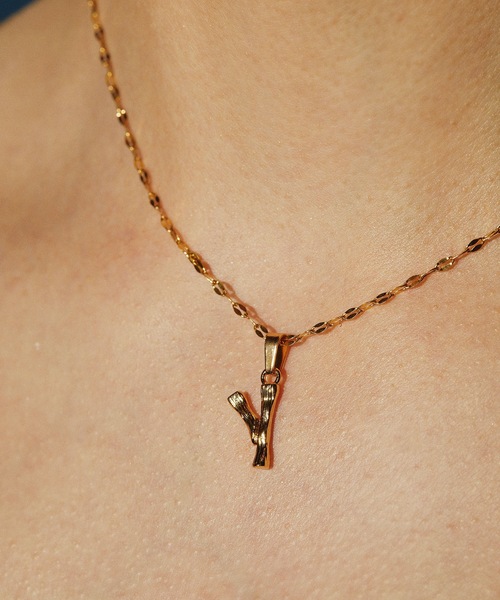 CENE（セネ）の「【CENE】セネ/　[ゴールド]ペタルイニシャルチェーン ネックレス（ネックレス・レディース・K/M/T/S/R/H/E/A/Y・FREE）」の9枚目の写真