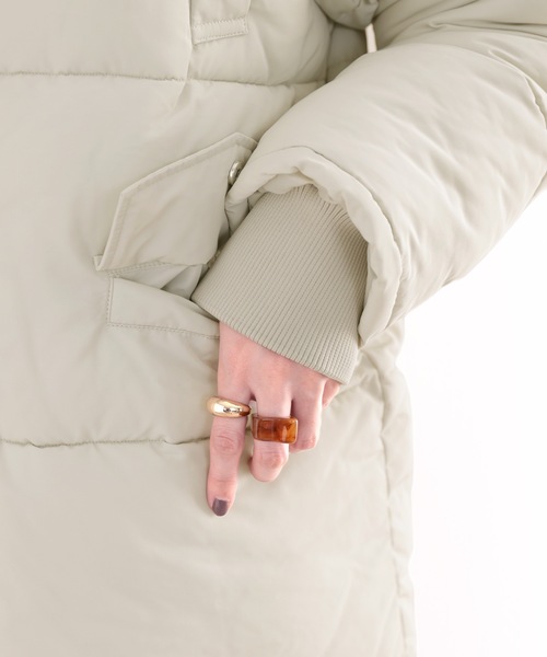 classicalelf(クラシカルエルフ)の「冬の冷え込みに。スタンドネック中綿フェイクダウンジャケット(ダウンジャケット/コート・レディース・ブラック/グレー/アイボリー・MEDIUM/LARGE/X-LARGE)」の6枚目の写真