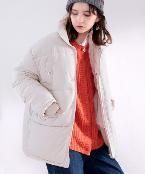 classicalelf(クラシカルエルフ)の「冬の冷え込みに。スタンドネック中綿フェイクダウンジャケット(ダウンジャケット/コート・レディース・ブラック/グレー/アイボリー・MEDIUM/LARGE/X-LARGE)」の9枚目の写真
